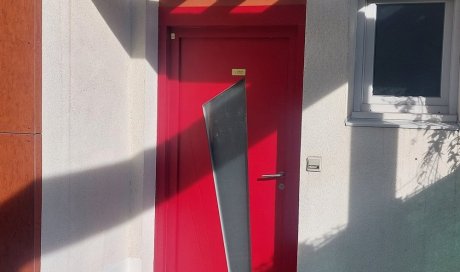 Nous avons fourni et installé une porte d'entrée en aluminium à VILLEURBANNE. 