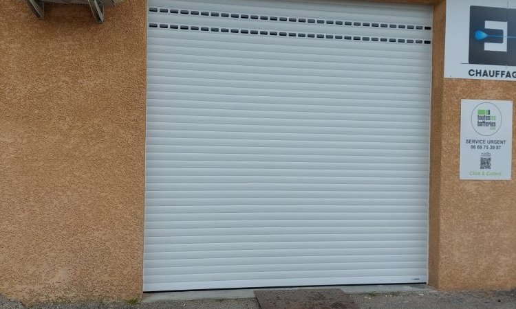 Porte roulante de garage aluminium à VILLEMOIRIEU, pose en applique 