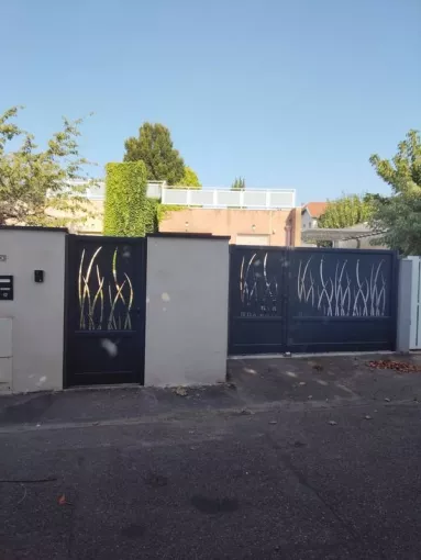 Fourniture et pose de portail et portillon aluminium, Décines-Charpieu, CONFORT ISO SERVICES