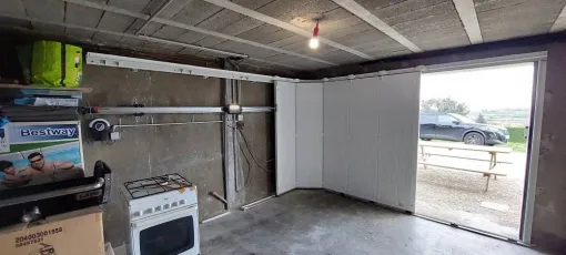 Fourniture et pose d'une porte de garage sectionnelle à refoulement latéral motorisé à TALUYER dans le Rhône, Décines-Charpieu, CONFORT ISO SERVICES