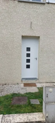 Fourniture et pose d'une porte d'entrée en aluminium à Décines-Charpieu, Décines-Charpieu, CONFORT ISO SERVICES