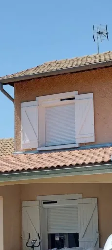 Pose de volet avec moteur radio solaire à Décines Charpieu, Décines-Charpieu, CONFORT ISO SERVICES