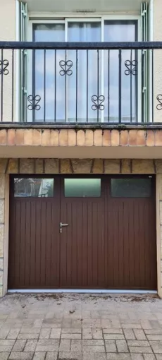 Pose et installation d'une porte de garage battante en aluminium à Décines-Charpieu, Décines-Charpieu, CONFORT ISO SERVICES