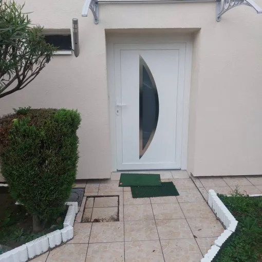 Service de fourniture et pose de portes d'entrée en PVC à Décines-Charpieu, Décines-Charpieu, CONFORT ISO SERVICES