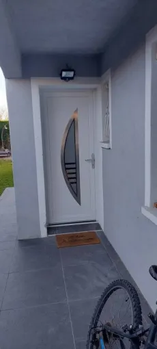 Installation porte d'entrée à Lyon