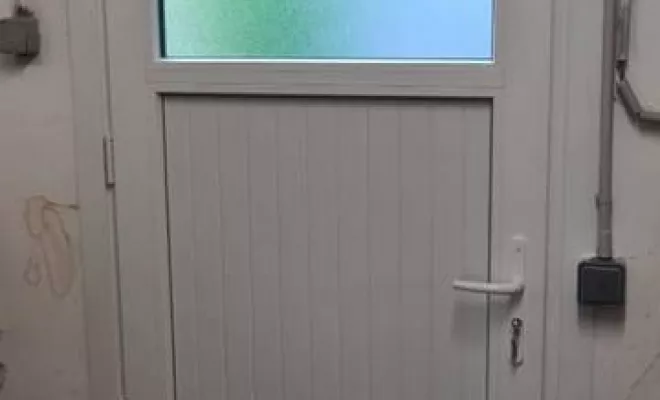 Fourniture et pose de porte de service en PVC à Décines-Charpieu, Décines-Charpieu, CONFORT ISO SERVICES