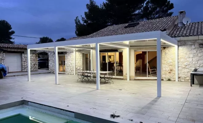 Fourniture et pose d'une pergola bioclimatique, Décines-Charpieu, CONFORT ISO SERVICES