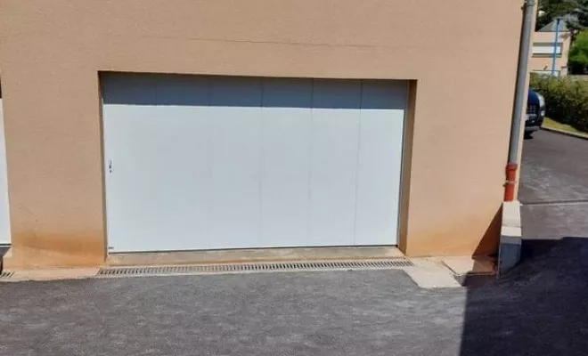 Fourniture et pose de porte de garage sectionnelle, Décines-Charpieu, CONFORT ISO SERVICES