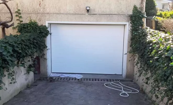 Fourniture et pose de porte de garage sectionnelle, Décines-Charpieu, CONFORT ISO SERVICES