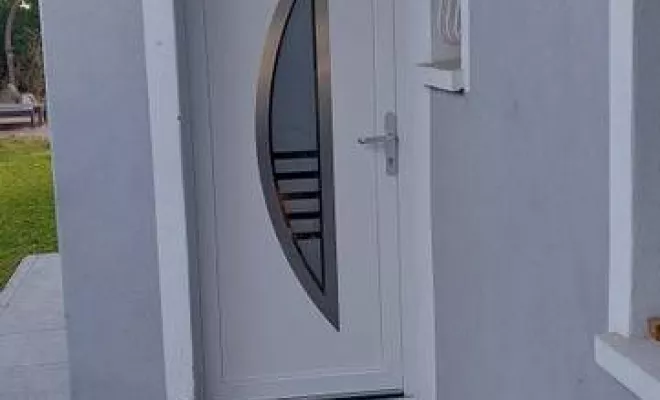 Pose de porte d'entrée en PVC à Lyon, Décines-Charpieu, CONFORT ISO SERVICES