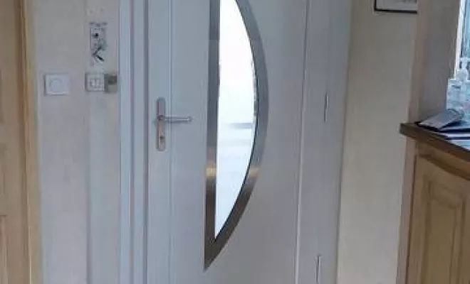 Pose de porte d'entrée en PVC à Lyon, Décines-Charpieu, CONFORT ISO SERVICES
